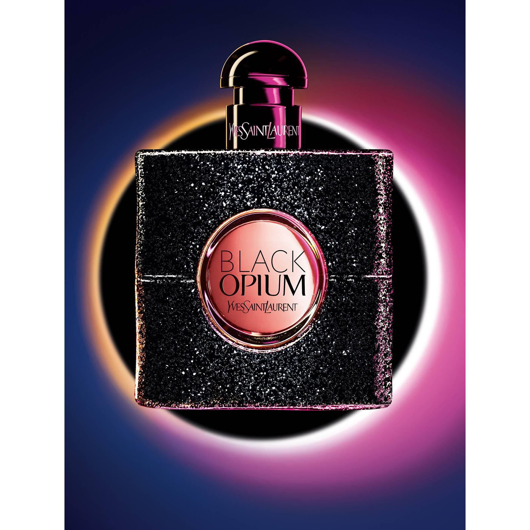 Духи черно розовые. Парфюм Блэк опиум. YSL Opium Black man. Black Opium духи женские. Духи чёрный опиум для женщин.