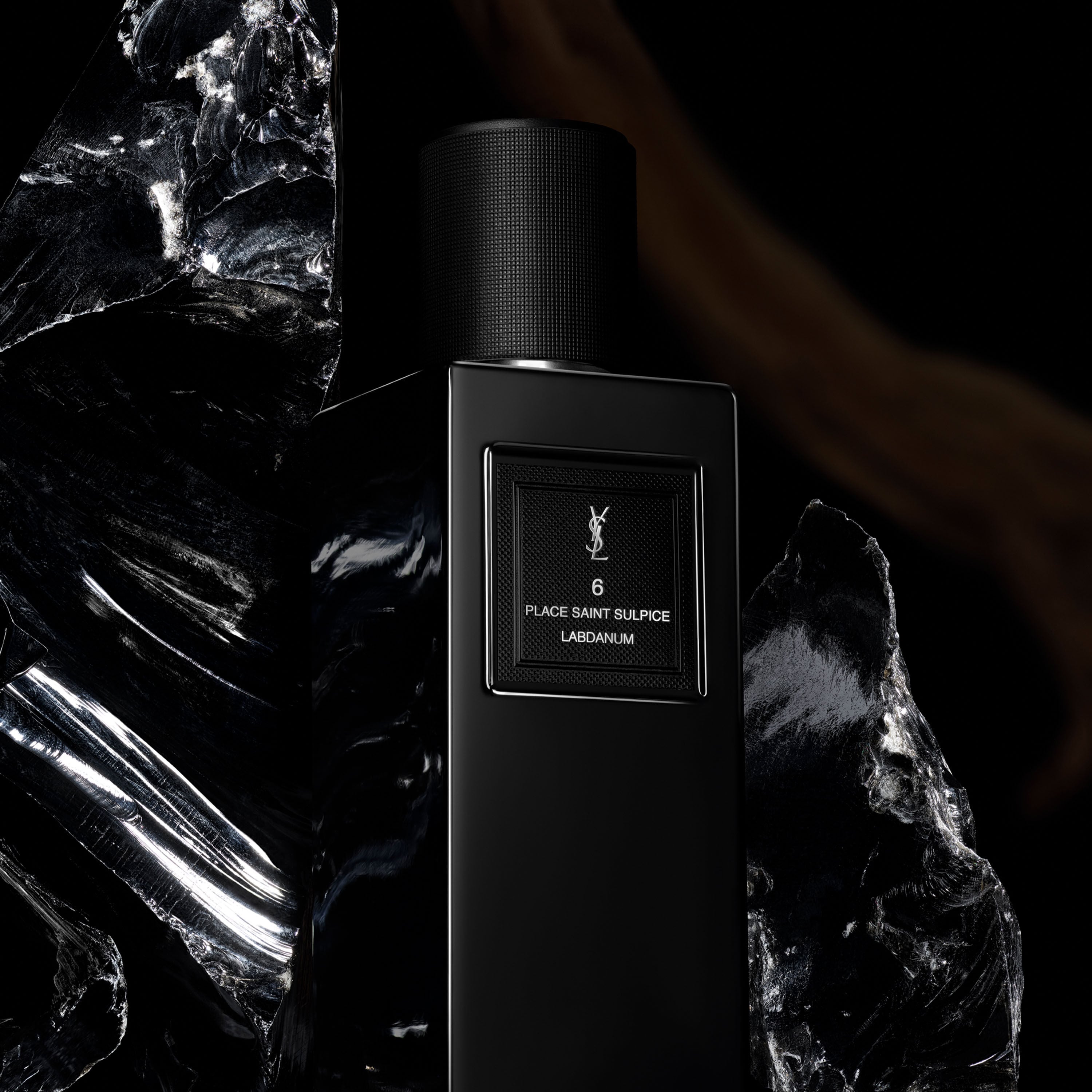 6 PLACE SAINT SULPICE – LE VESTIAIRE DES PARFUMS COUTURE EDITION