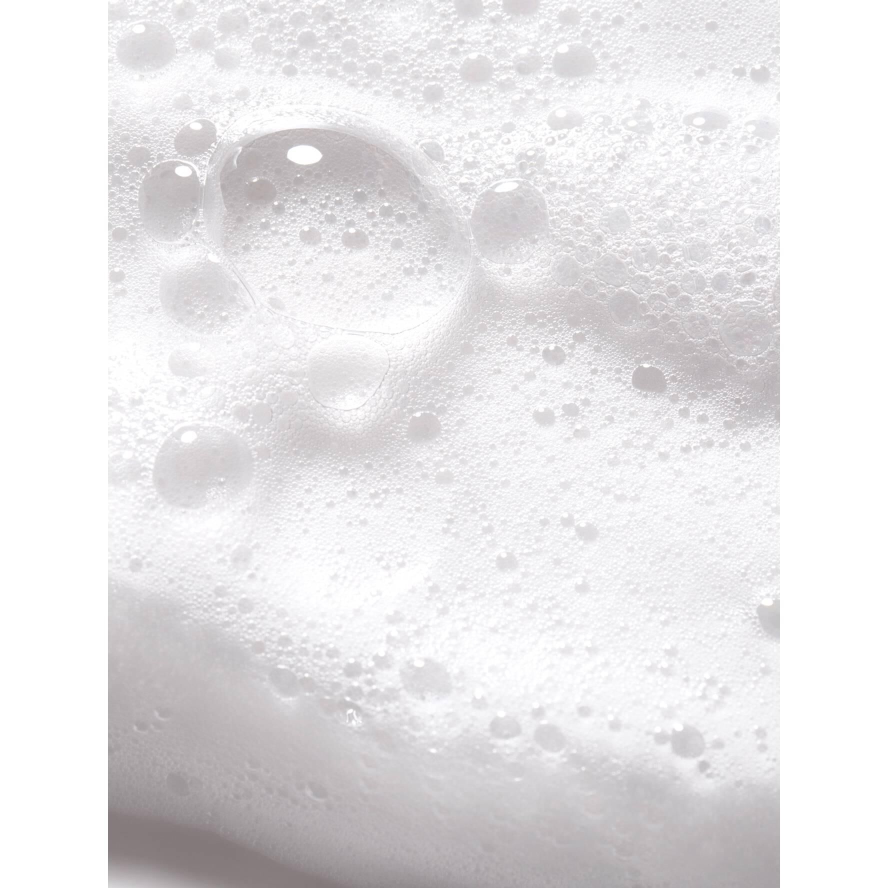 ysl illuminating cleanser