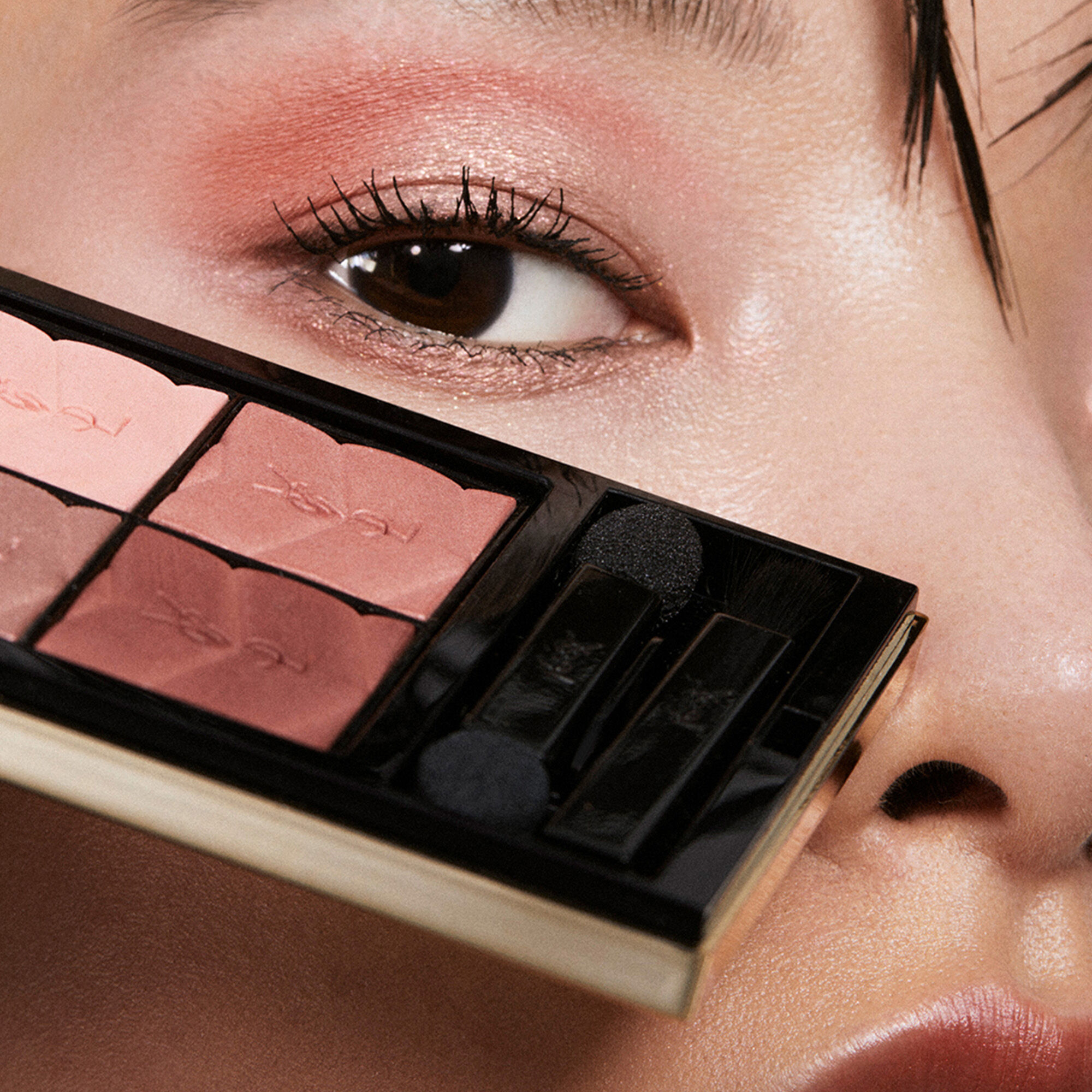 COUTURE MINI CLUTCH LUXURY EYESHADOW PALETTE